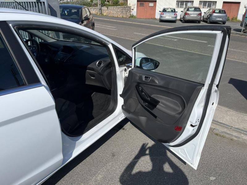 Photo 39 de l'offre de FORD FIESTA 1.0 SCTI ECOBOOST - 100 S&S TITANIUM GPS   CLIM à 8990€ chez Triplo auto