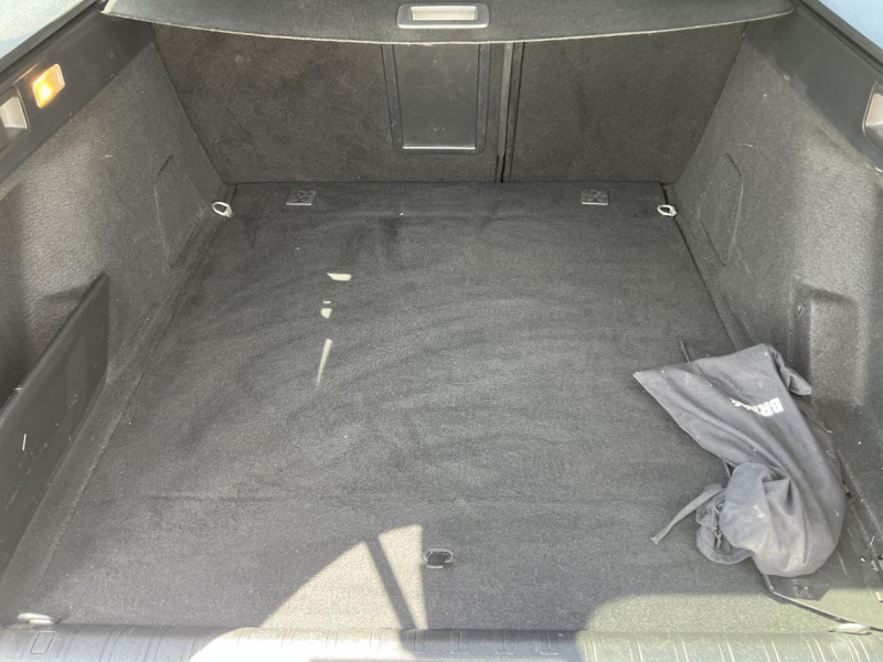 Photo 26 de l'offre de PEUGEOT 308  SW 2.0 BHDI S&S - 150 BVA GT LINE TOIT PANO   GPS   ATTELAGE à 19490€ chez Triplo auto