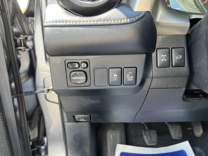 Photo 44 de l'offre de TOYOTA RAV 4 150 D-4D FAP AWD 4X4 LOUNGE GPS   CAMERA AR à 14990€ chez Triplo auto