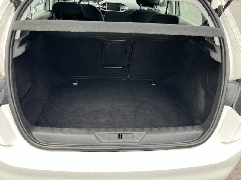 Photo 34 de l'offre de PEUGEOT 308  1.5 BLUEHDI S&S - 130 ALLURE BUSINESS GPS   CLIM à 16990€ chez Triplo auto