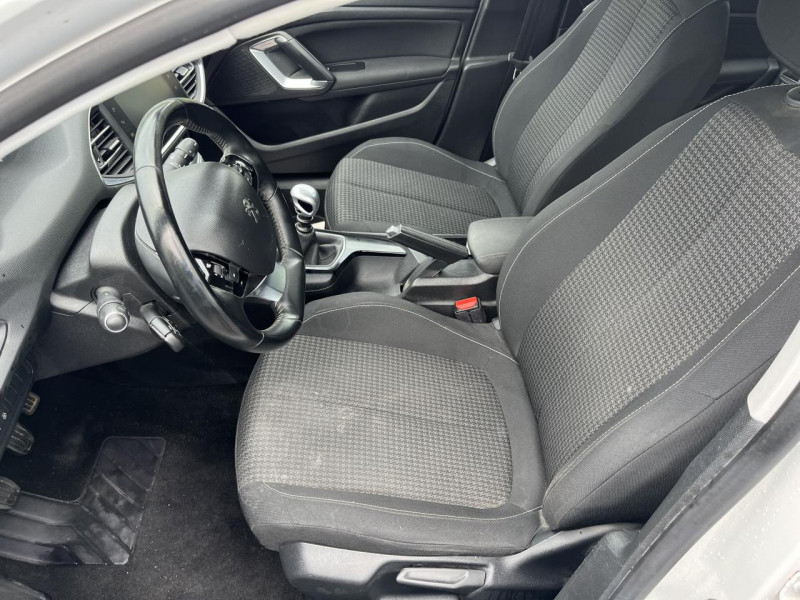 Photo 29 de l'offre de PEUGEOT 308  1.5 BLUEHDI S&S - 130 ALLURE BUSINESS GPS   CLIM à 16990€ chez Triplo auto