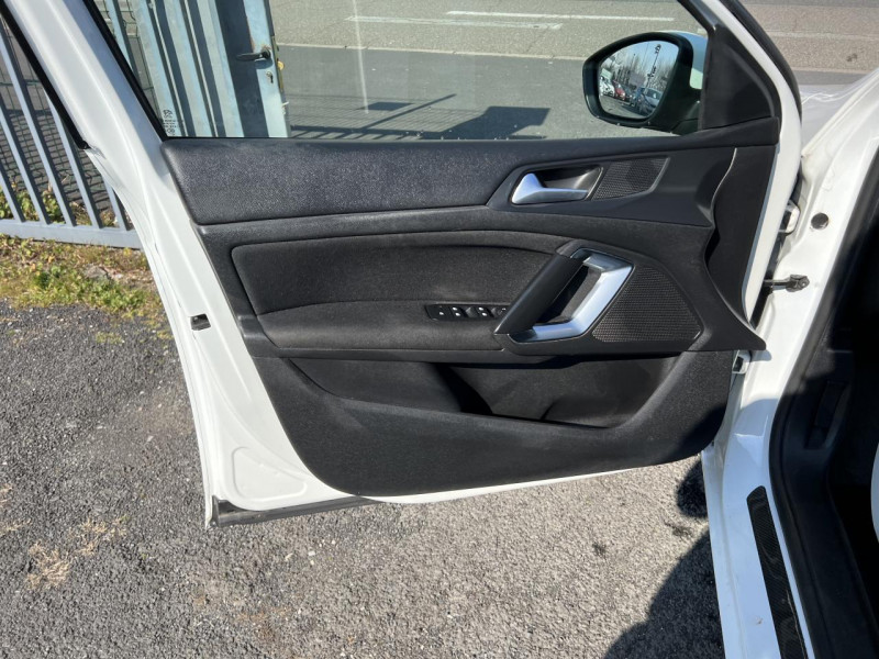Photo 41 de l'offre de PEUGEOT 308  1.6 BLUEHDI S&S - 120 BUSINESS GPS   CLIM   RADAR AR à 11490€ chez Triplo auto