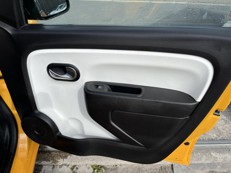Photo 40 de l'offre de RENAULT TWINGO 1.0 SCE - 75 ZEN CLIM à 11490€ chez Triplo auto