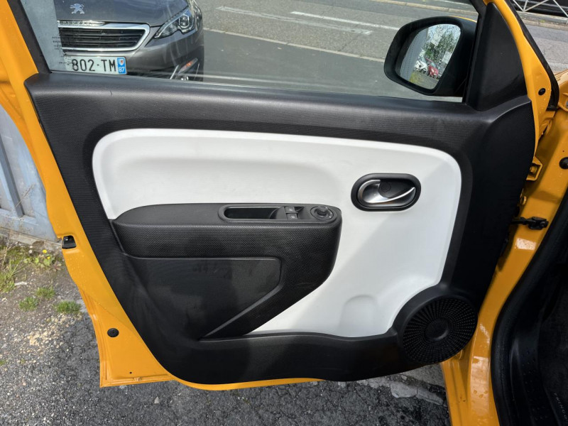 Photo 28 de l'offre de RENAULT TWINGO 1.0 SCE - 75 ZEN CLIM à 11490€ chez Triplo auto