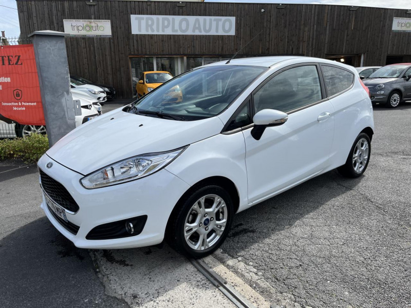 Ford FIESTA 1.25I - 82 TITANIUM CLIM ESSENCE BLANC Occasion à vendre