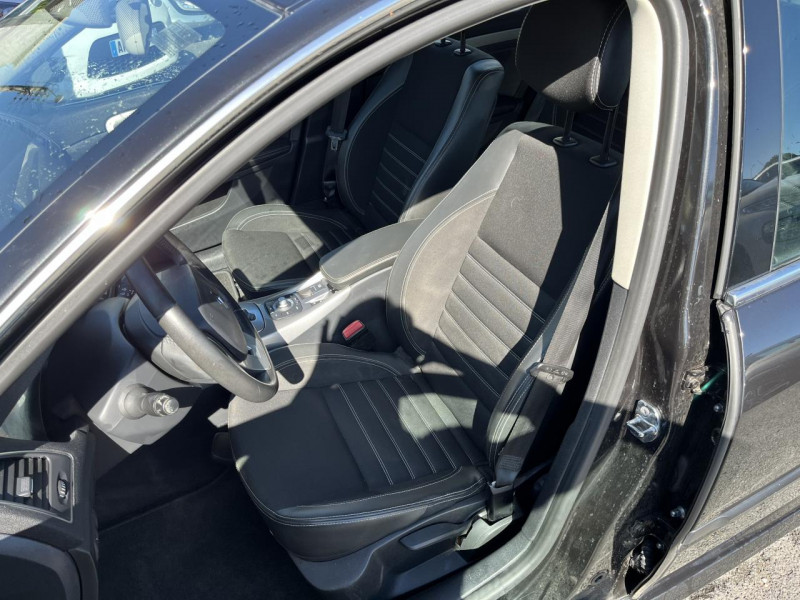 Photo 9 de l'offre de RENAULT LAGUNA ESTATE 1.5 DCI FAP - 110 - BVA BUSINES GPS   CLIM à 10490€ chez Triplo auto