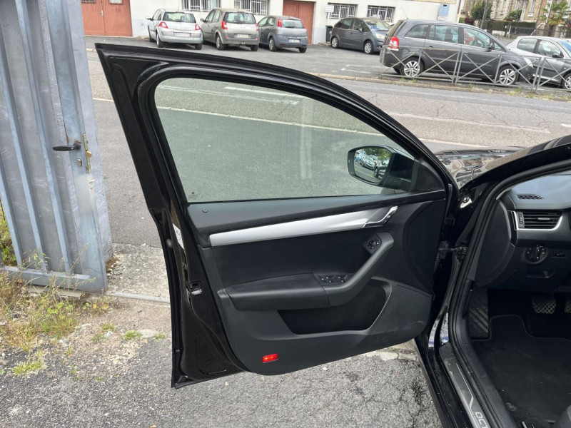 Photo 26 de l'offre de SKODA OCTAVIA 1.6 TDI CR - 105 - BVA DSG S&S BUSINESS PLUS GPS à 9490€ chez Triplo auto