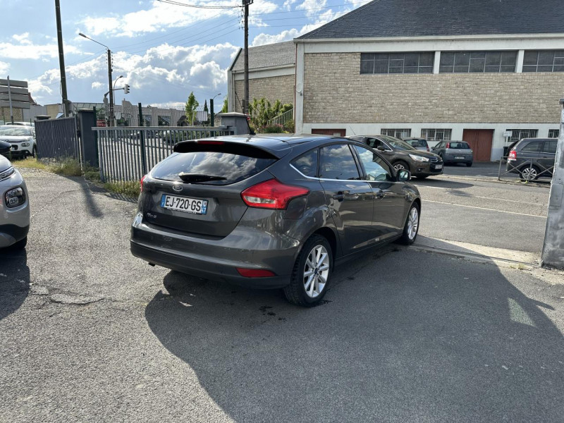 Photo 5 de l'offre de FORD FOCUS 1.5 TDCI - 120 S&S TITANIUM GPS   CLIM à 12990€ chez Triplo auto