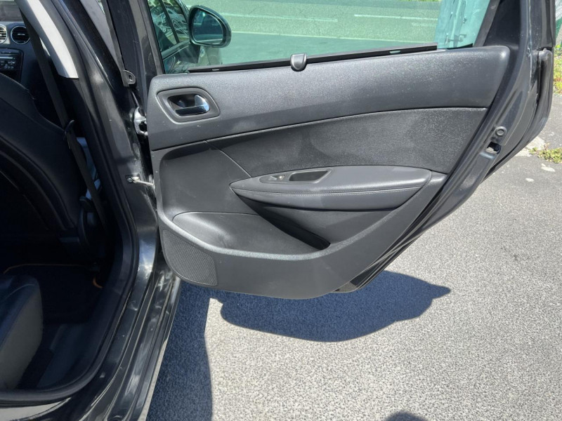 Photo 28 de l'offre de PEUGEOT 308  SW 2.0 HDI 16V FAP - BVA FéLINE GPS   CLIM   TOIT PANO à 9990€ chez Triplo auto