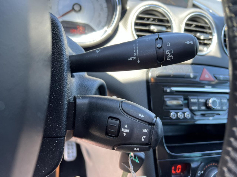 Photo 47 de l'offre de PEUGEOT 308  SW 2.0 HDI 16V FAP - BVA FéLINE GPS   CLIM   TOIT PANO à 9990€ chez Triplo auto