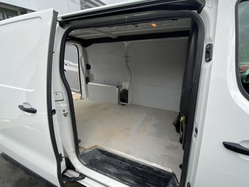 Photo 16 de l'offre de CITROEN JUMPY M 2.0 BLUEHDI - 120 S&S DRIVER CAMERA AR   ATTELAGE à 21990€ chez Triplo auto