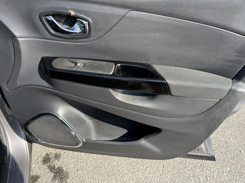 Photo 41 de l'offre de RENAULT CAPTUR 0.9 TCE - 90 EURO 6 INTENS GPS à 11990€ chez Triplo auto