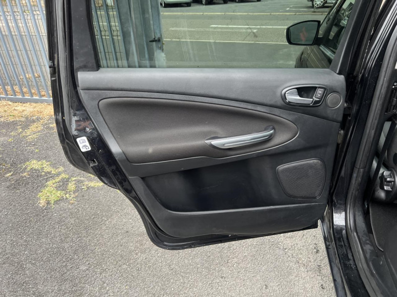 Photo 37 de l'offre de FORD GALAXY 2.0 TDCI FAP - 140 TITANIUM 7PL GPS à 13990€ chez Triplo auto