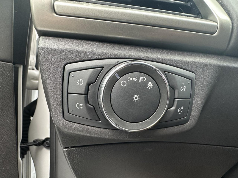 Photo 34 de l'offre de FORD MONDEO 2.0 IVCT HYBRID - 187 BVA VIGNALE GPS   CLIM à 24990€ chez Triplo auto