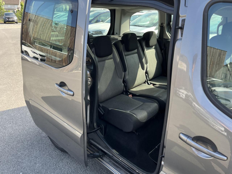 Photo 30 de l'offre de PEUGEOT PARTNER TEPEE 1.6 HDI FAP - 92 FAMILY CLIM   ATTELAGE à 8990€ chez Triplo auto