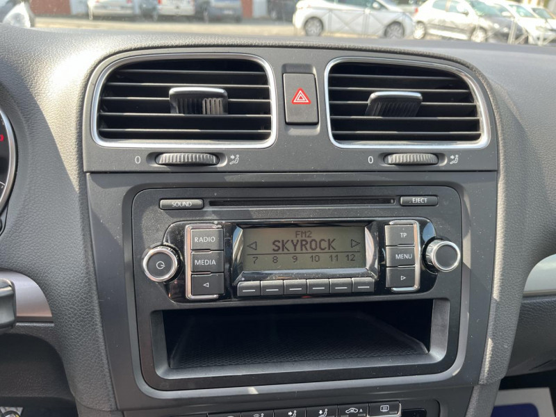 Photo 15 de l'offre de VOLKSWAGEN GOLF 2.0 TDI CR FAP - 110 TRENDLINE CLIM à 9490€ chez Triplo auto