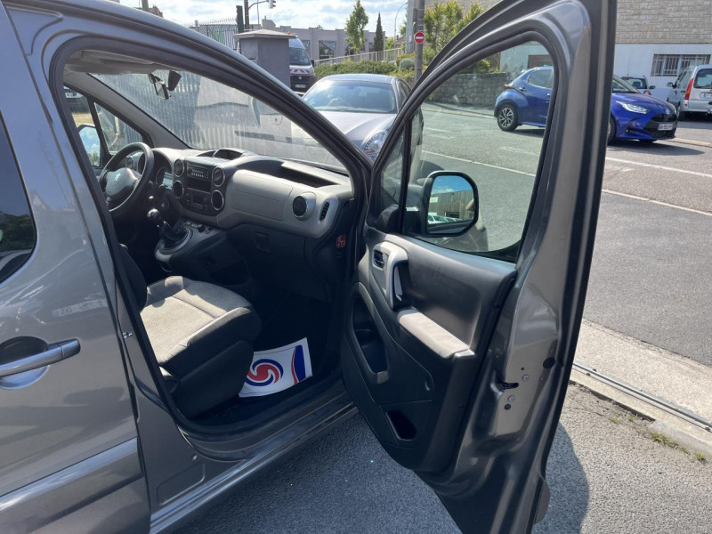 Photo 33 de l'offre de PEUGEOT PARTNER TEPEE 1.6 HDI FAP - 92 FAMILY CLIM   ATTELAGE à 8990€ chez Triplo auto