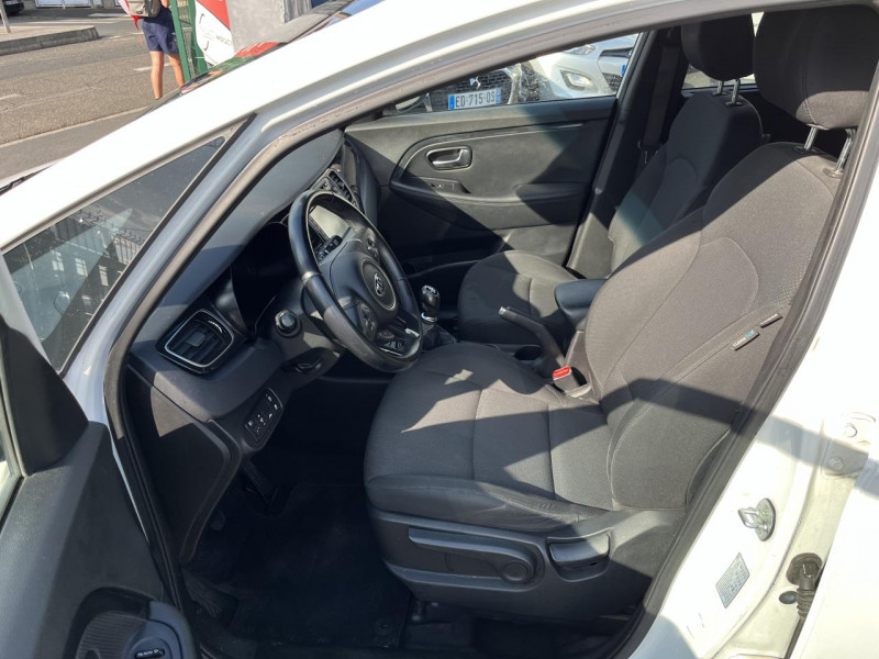 Photo 9 de l'offre de KIA CARENS 1.7 CRDI FAP - 141 - STOP&GO PREMIUM 7PL GPS à 12490€ chez Triplo auto
