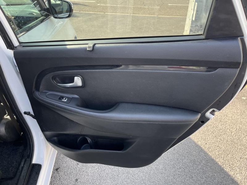 Photo 37 de l'offre de KIA CARENS 1.7 CRDI FAP - 141 - STOP&GO PREMIUM 7PL GPS à 12490€ chez Triplo auto