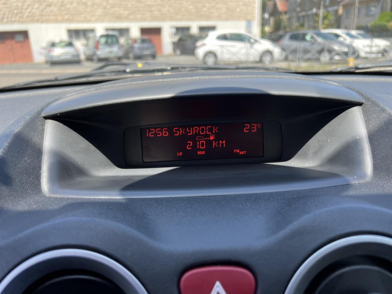 Photo 48 de l'offre de CITROEN C3 1.4 HDI - 70 CLIM   ATTELAGE à 5990€ chez Triplo auto