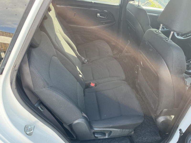 Photo 38 de l'offre de KIA CARENS 1.7 CRDI FAP - 141 - STOP&GO PREMIUM 7PL GPS à 12490€ chez Triplo auto