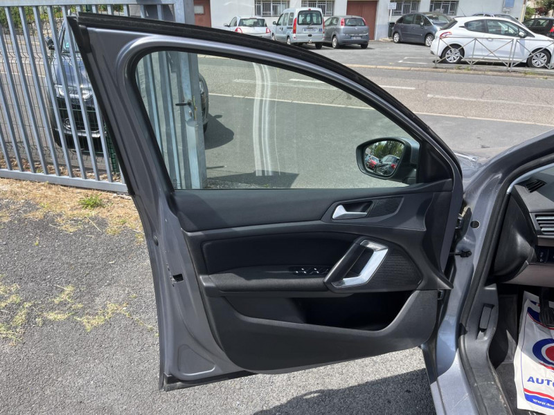 Photo 26 de l'offre de PEUGEOT 308 1.6 BLUEHDI S&S - 120 ACTIVE CLIM à 9990€ chez Triplo auto