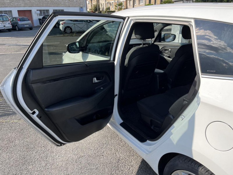 Photo 29 de l'offre de KIA CARENS 1.7 CRDI FAP - 141 - STOP&GO PREMIUM 7PL GPS à 12490€ chez Triplo auto