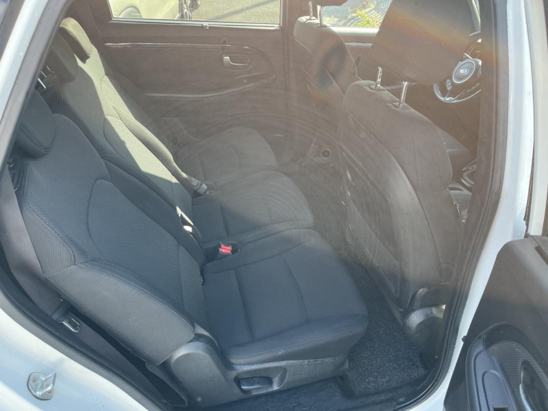 Photo 12 de l'offre de KIA CARENS 1.7 CRDI FAP - 141 - STOP&GO PREMIUM 7PL GPS à 12490€ chez Triplo auto