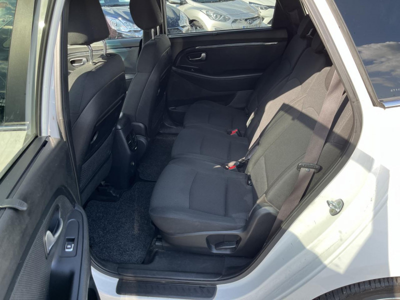 Photo 10 de l'offre de KIA CARENS 1.7 CRDI FAP - 141 - STOP&GO PREMIUM 7PL GPS à 12490€ chez Triplo auto