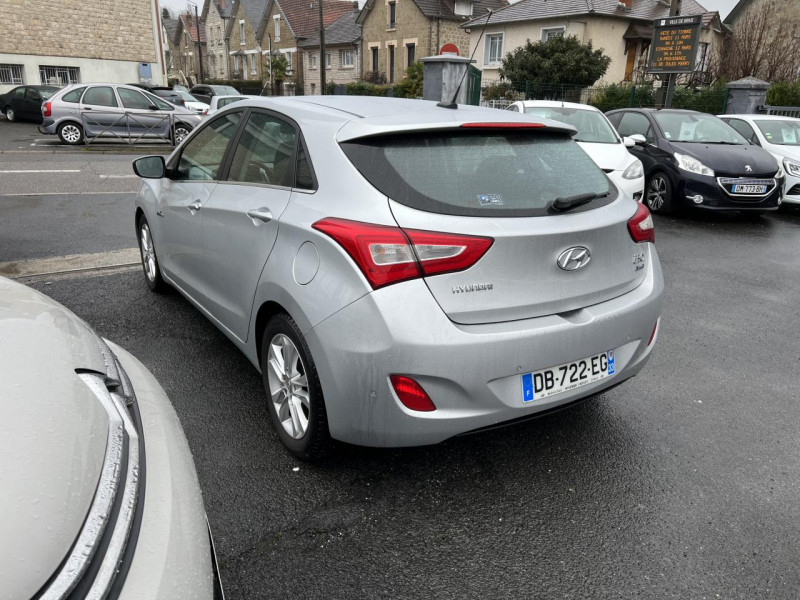 Photo 3 de l'offre de HYUNDAI I30 1.6 CRDI FAP - 110 PACK BUSINESS GPS   CAMERA AR à 10490€ chez Triplo auto