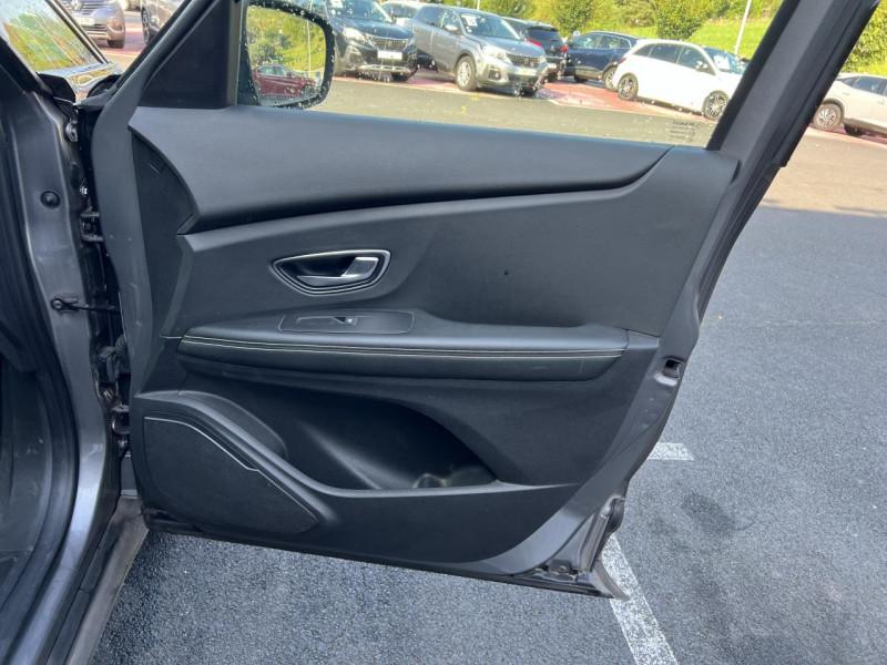 Photo 34 de l'offre de RENAULT SCENIC 1.5 ENERGY DCI - 110 ZEN GPS   CLIM à 14990€ chez Triplo auto