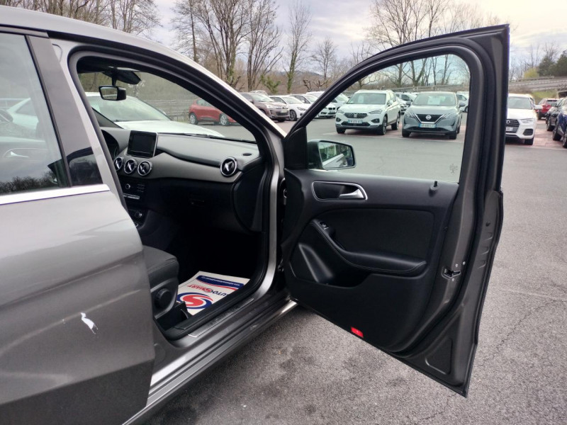 Photo 32 de l'offre de MERCEDES-BENZ CLASSE B B180D - BM 246-242 INSPIRATION GPS   CLIM à 14990€ chez Triplo auto