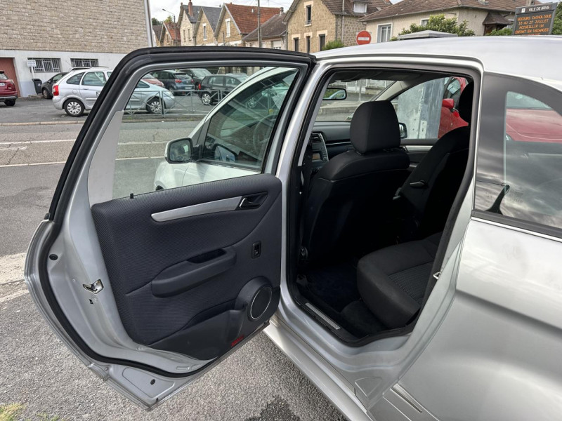 Photo 37 de l'offre de MERCEDES-BENZ CLASSE B B 180 CDI FAP DESIGN CLIM   ATTELAGE à 9990€ chez Triplo auto