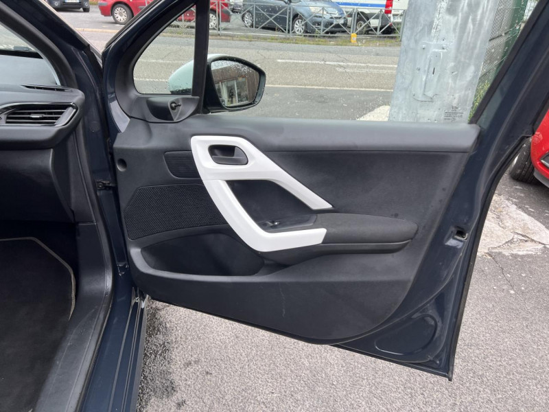 Photo 33 de l'offre de PEUGEOT 208 1.2I PURETECH - 68 LIKE   CLIM à 10990€ chez Triplo auto