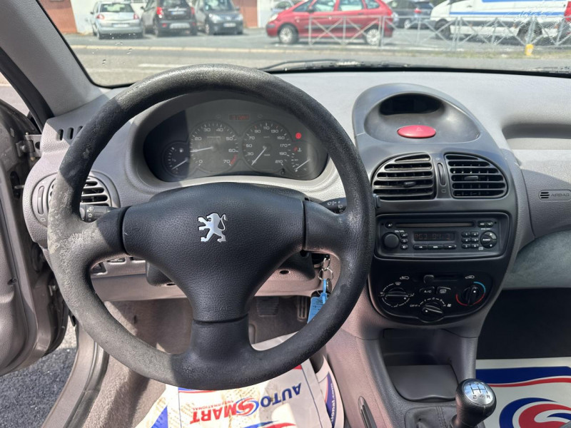 Photo 15 de l'offre de PEUGEOT 206  1.4I - 75 XT PACK   CLIM à 6490€ chez Triplo auto