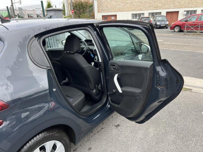 Photo 27 de l'offre de PEUGEOT 208 1.2I PURETECH - 68 LIKE   CLIM à 10990€ chez Triplo auto