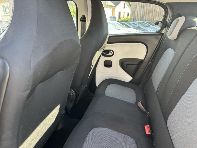 Photo 39 de l'offre de RENAULT TWINGO 0.9 TCE - 95 ZEN   CLIM à 11990€ chez Triplo auto