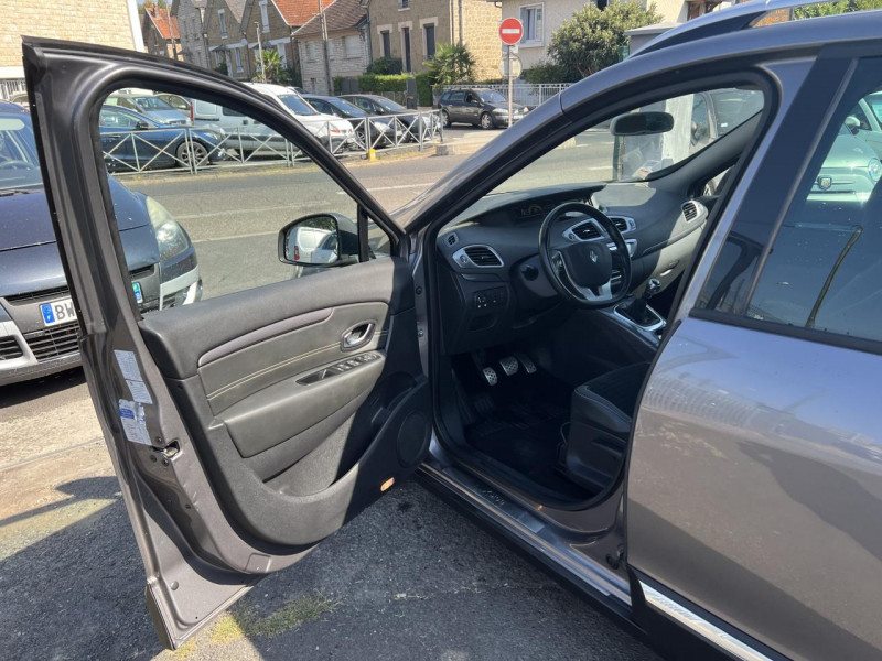 Photo 42 de l'offre de RENAULT SCENIC XMOD 1.5 DCI 110 BUSINESS GPS à 8490€ chez Triplo auto