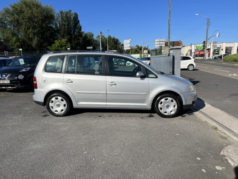 Photo 6 de l'offre de VOLKSWAGEN TOURAN 1.6 - 116 FSI CONFORT 5PL   CLIM à 6490€ chez Triplo auto