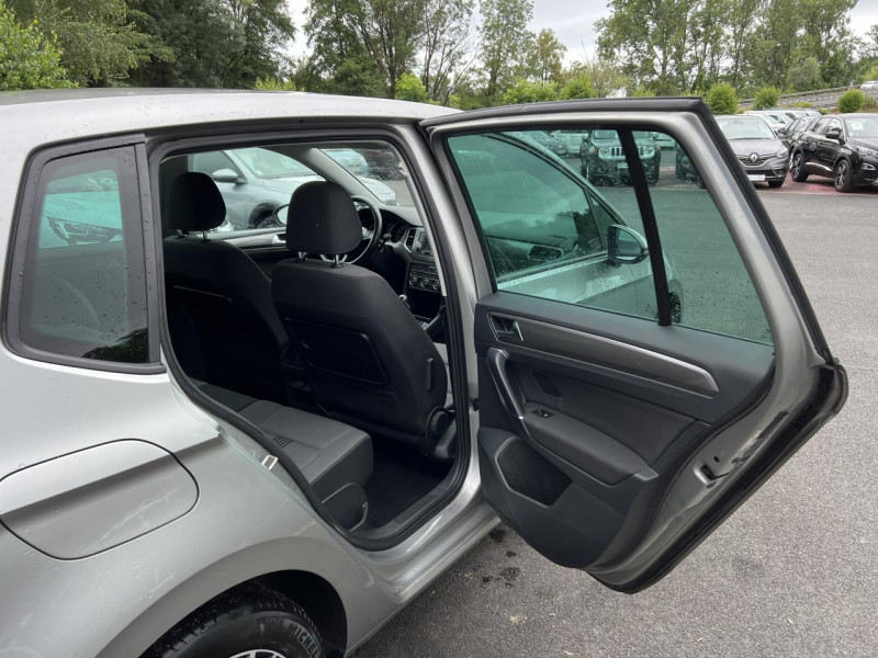 Photo 25 de l'offre de VOLKSWAGEN GOLF 1.6 TDI - 115 CONFORTLINE BUSINESS GPS   CLIM à 14990€ chez Triplo auto