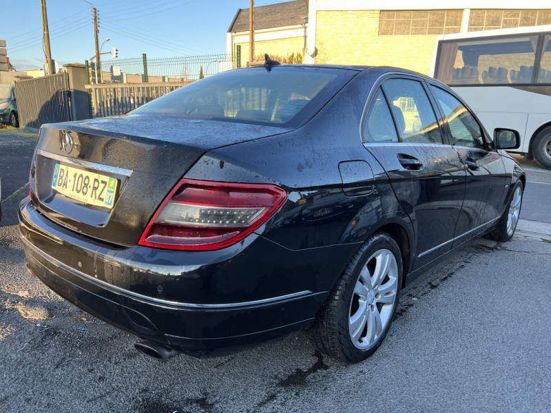 Photo 23 de l'offre de MERCEDES-BENZ CLASSE C 320 CDI 3.0 BVA ELéGANCE  TOIT OUVRANT GPS CUIR à 12490€ chez Triplo auto