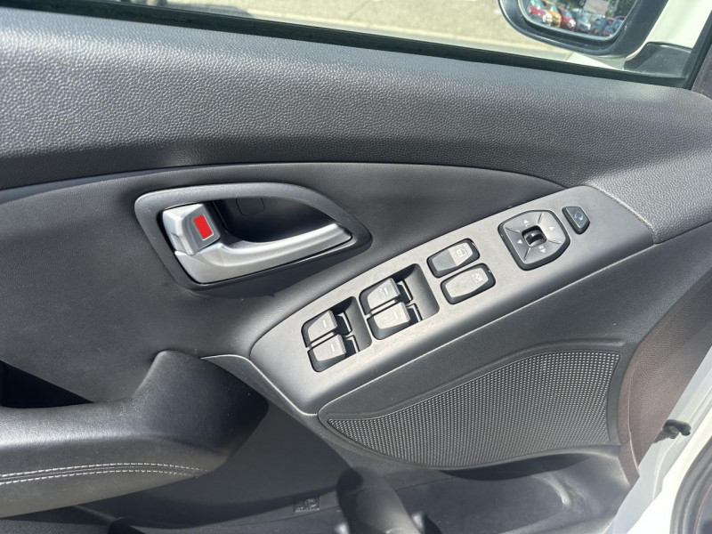Photo 43 de l'offre de HYUNDAI IX35 2.0 CRDI - 136 4X4 PACK PREMIUM LIMITED TOIT OUVRANT   ATTELAGE à 13990€ chez Triplo auto
