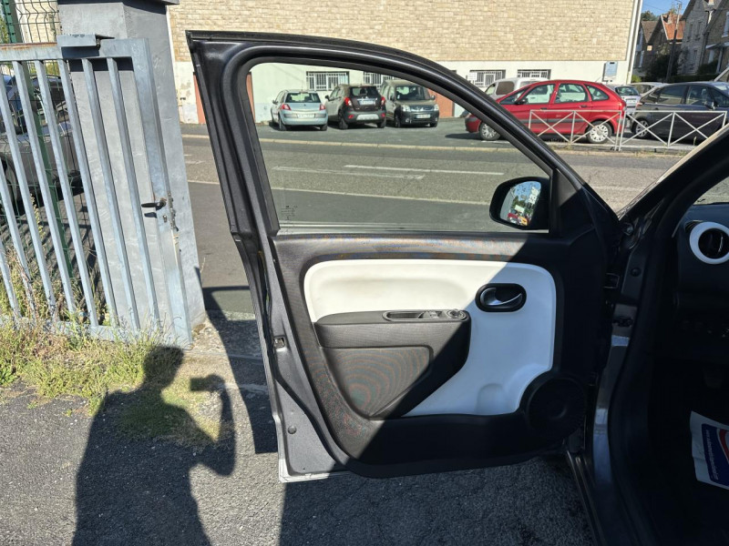 Photo 41 de l'offre de RENAULT TWINGO 0.9 TCE - 95 ZEN   CLIM à 11990€ chez Triplo auto