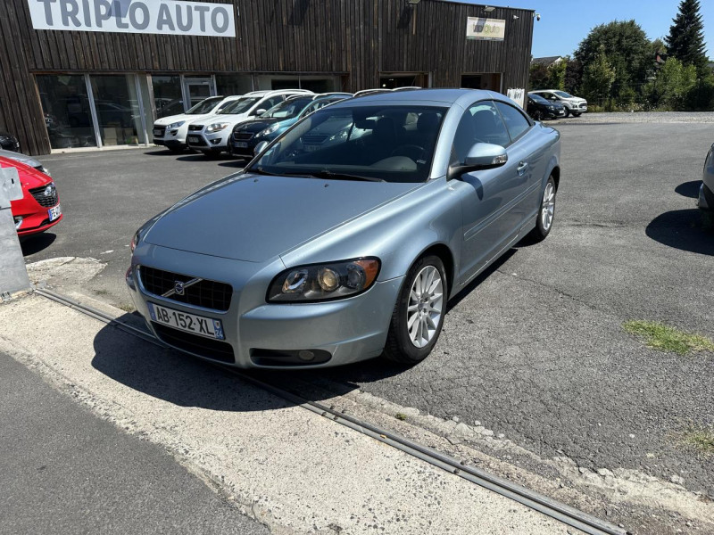 Photo 21 de l'offre de VOLVO C70 2.0 FAP - 136 COUPE CABRIOLET MOMENTUM CLIM à 11990€ chez Triplo auto