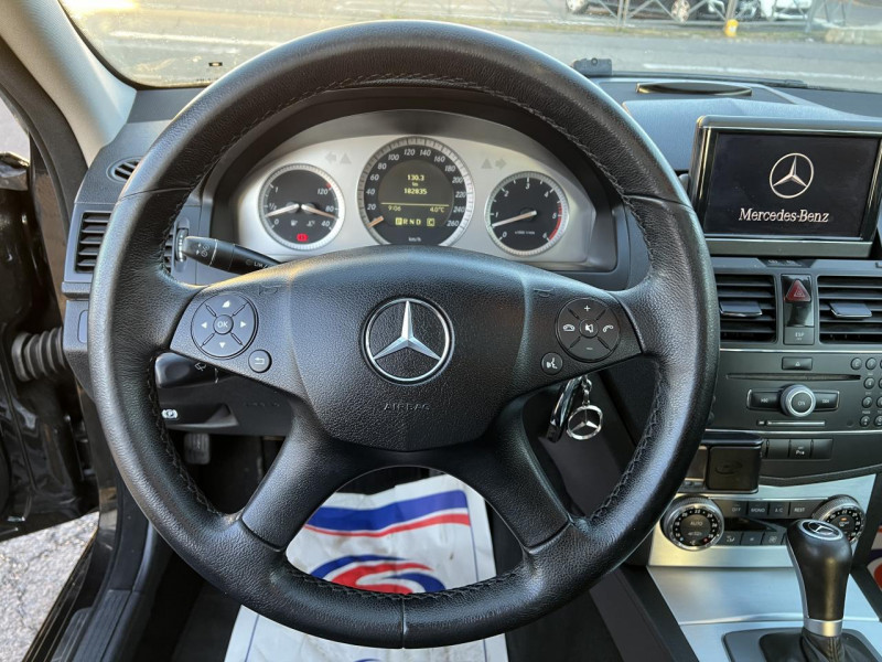 Photo 46 de l'offre de MERCEDES-BENZ CLASSE C 320 CDI 3.0 BVA ELéGANCE  TOIT OUVRANT GPS CUIR à 12490€ chez Triplo auto