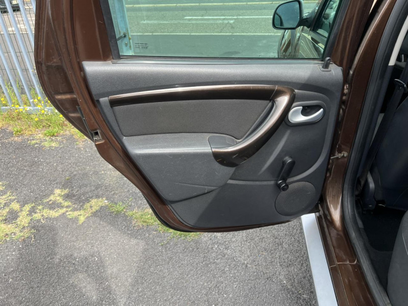 Photo 46 de l'offre de DACIA DUSTER 1.5 DCI FAP - 110 4X4 PRESTIGE CLIM   ATTELAGE à 12990€ chez Triplo auto