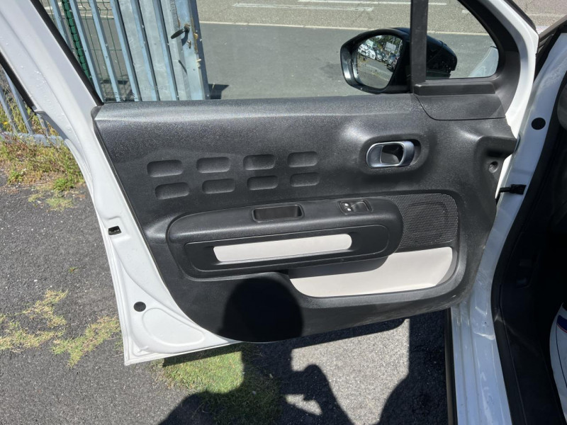 Photo 42 de l'offre de CITROEN C3 1.2 PURETECH - 82 FEEL   CLIM à 12990€ chez Triplo auto