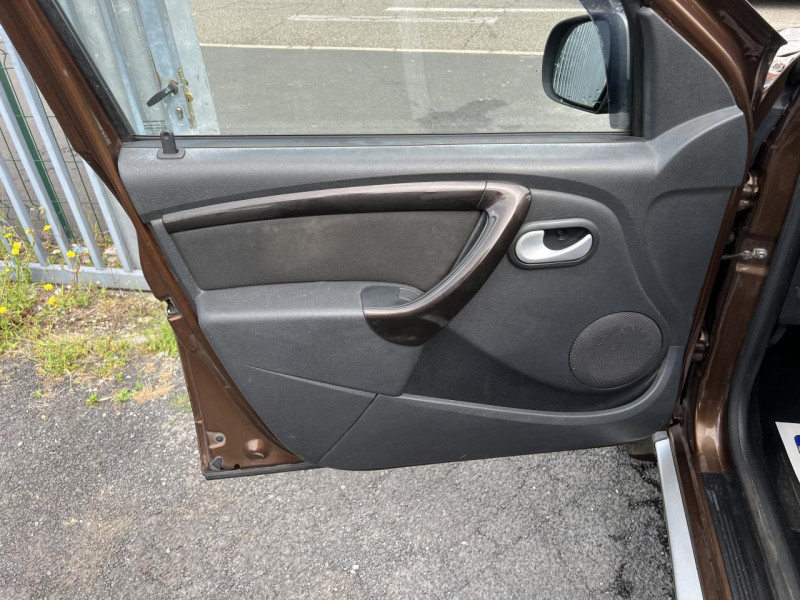 Photo 47 de l'offre de DACIA DUSTER 1.5 DCI FAP - 110 4X4 PRESTIGE CLIM   ATTELAGE à 12990€ chez Triplo auto