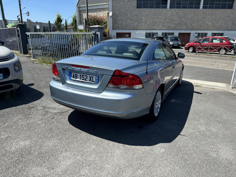 Photo 23 de l'offre de VOLVO C70 2.0 FAP - 136 COUPE CABRIOLET MOMENTUM CLIM à 11990€ chez Triplo auto
