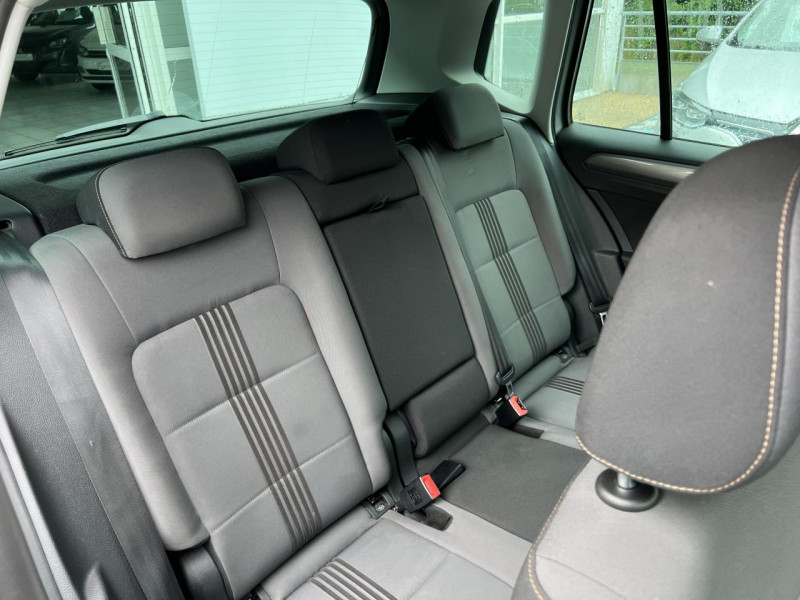 Photo 11 de l'offre de VOLKSWAGEN GOLF 1.6 TDI - 115 CONFORTLINE BUSINESS GPS   CLIM à 14990€ chez Triplo auto